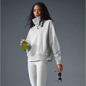 NWOT Alo Yoga Hazy Mock Neck Pullover Top in Athletic Heather Grey size SMALL